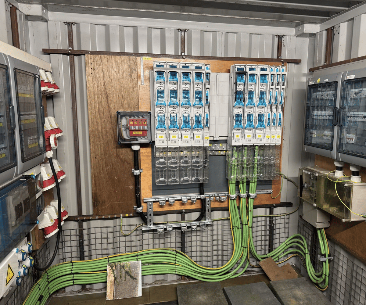 Elektrotechniek voor tijdelijk Defensie-restaurant (2)