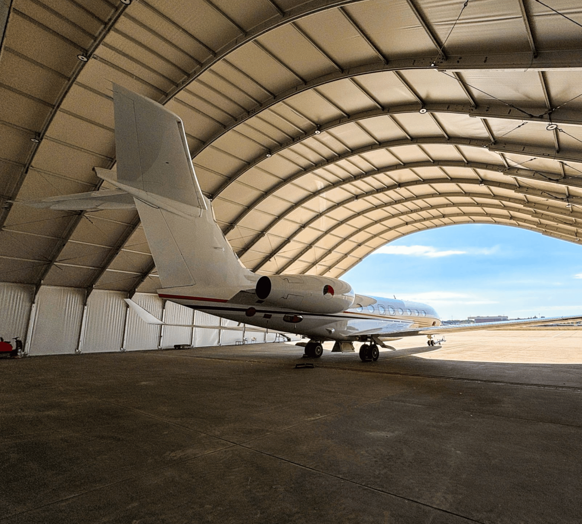 Tijdelijke onderhoudshal voor Gulfstream G-650 verlichting en elektra op maat (2)